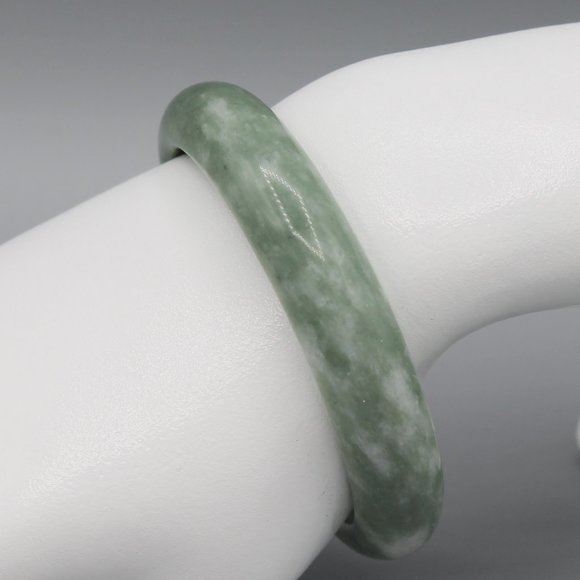 Green jade bangle bracelet natural stone - Picture 8 of 8